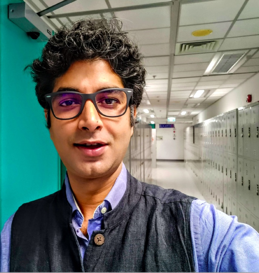Vimlendu Jha, close portrait in an indoor corridor